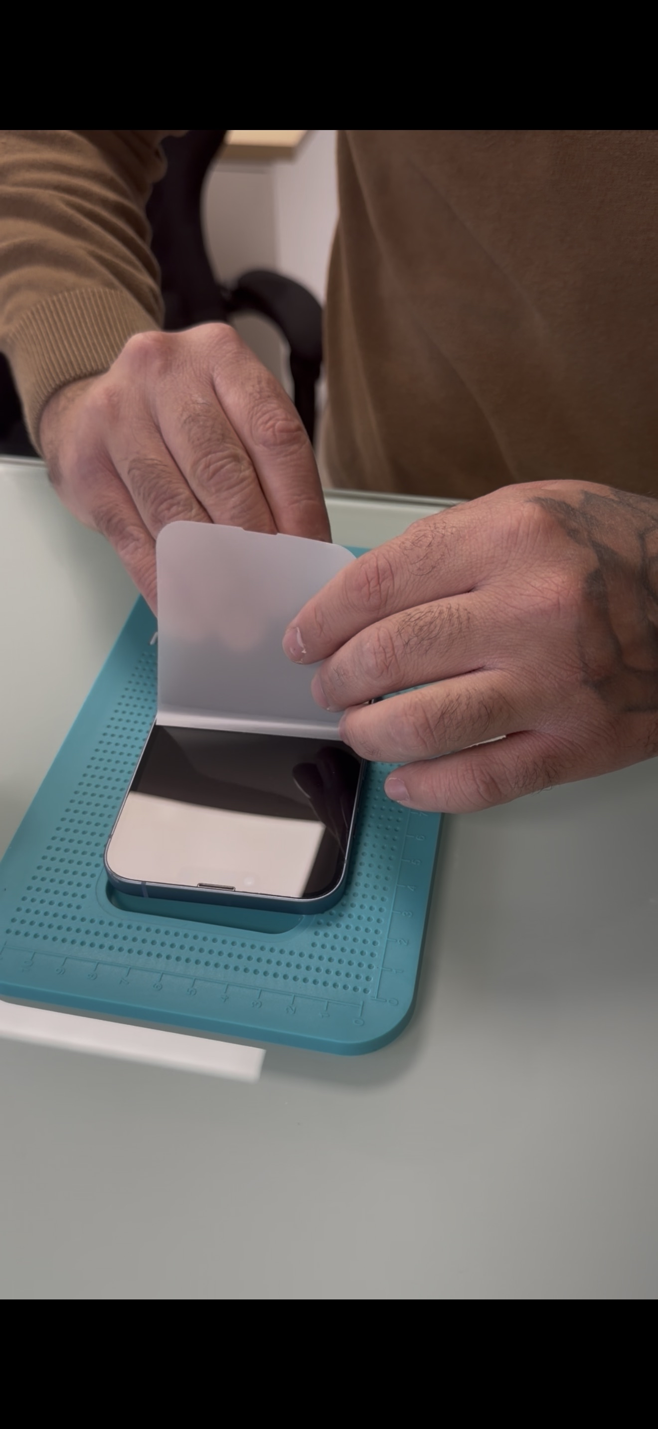 Pose de film hydrogel Mobicraft